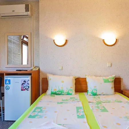 бриз Готель 2*