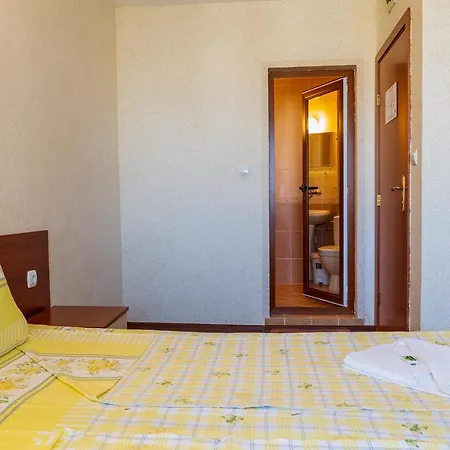 Готель бриз 2*