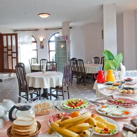 Готель бриз 2*