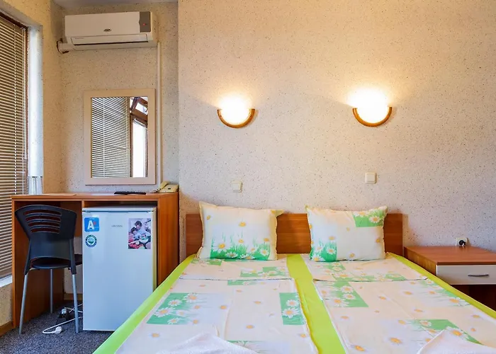 бриз Готель 2*