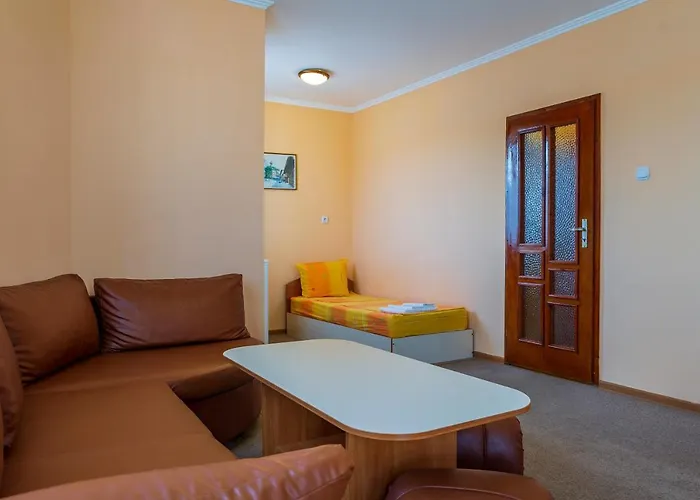 Готель бриз 2*