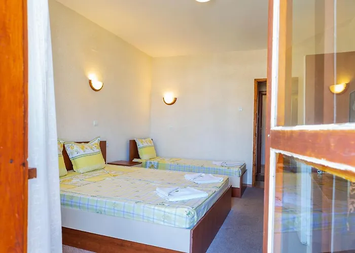 бриз Готель Китен